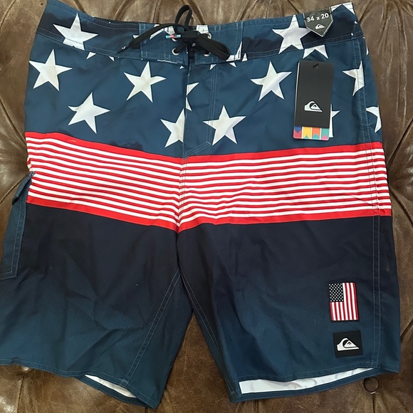 Quiksilver Men’s Americana Stars Boardshorts / Swim Trunks / Shorts - Picture 1 of 4